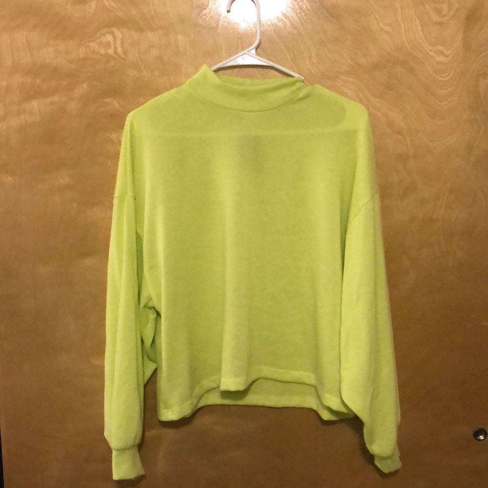 Vestique short turtle neck sweater